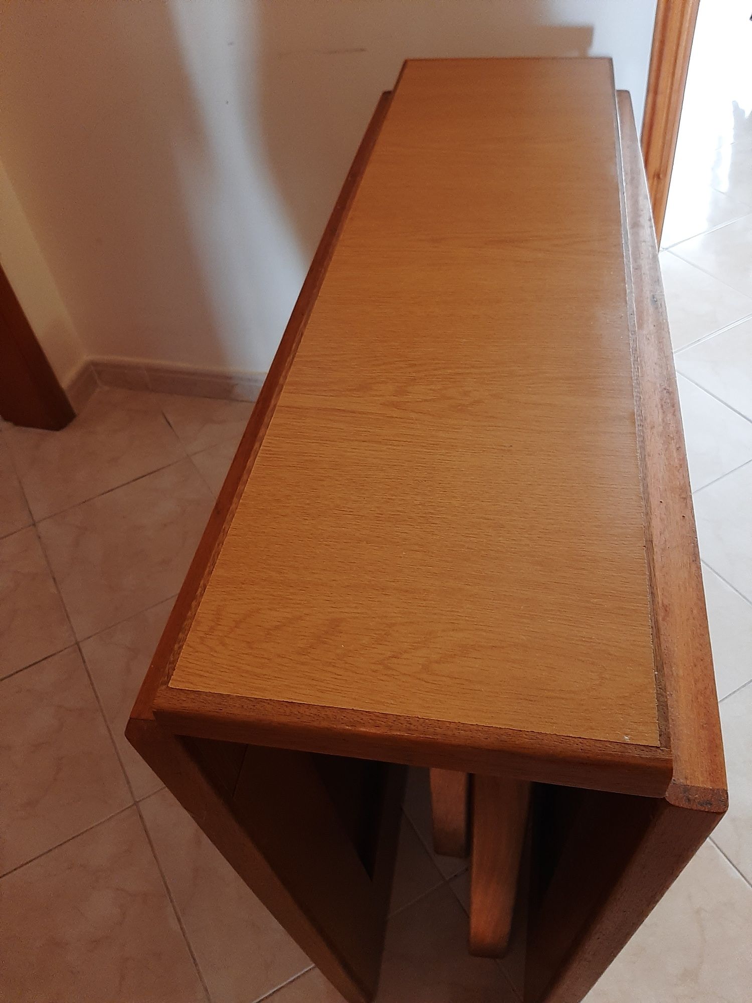 Mesa extensível em madeira