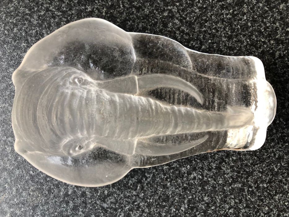 Estatueta em Vidro com imagem de Elefante