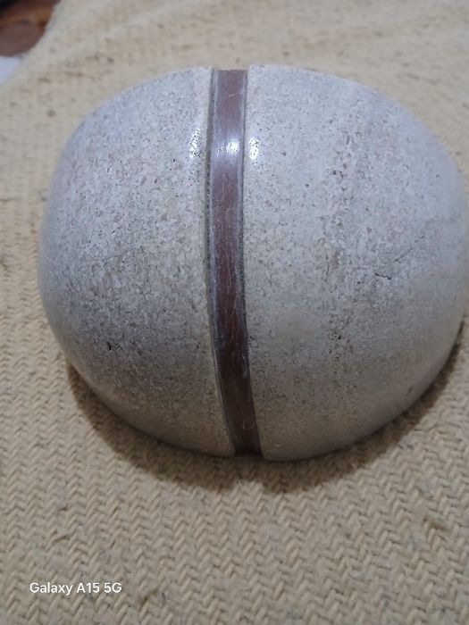 Escultura em pedra marmore, assinada