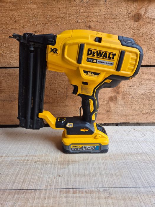 Dewalt DCN680 gwóździarka z baterią 5ah Power Stack