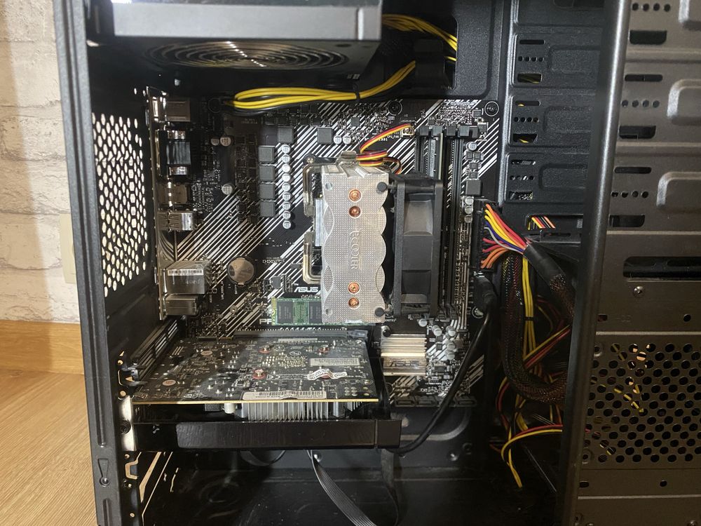 Ігровий компʼютер Разом з монітором 16GB  NVIDIA 1050 ti 4GB SSD