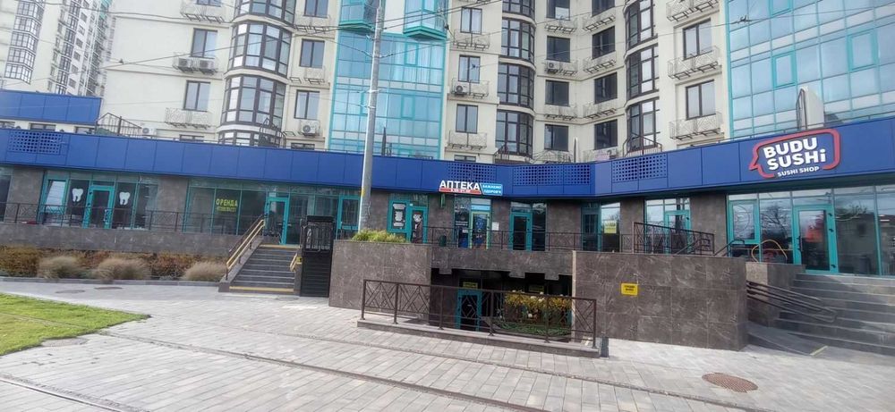 жк Аквамарин .Фасад  площадь  помещения 52 м2. потолки 4 метра. 15 квт