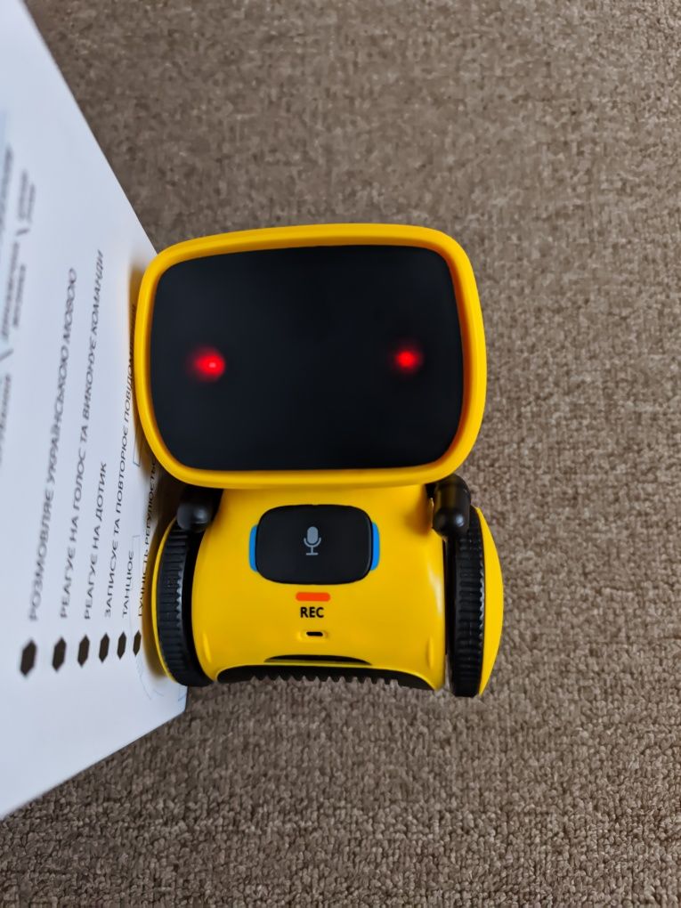 Україномовний Радіокерований робот AT-Robot з голосовим керуванням