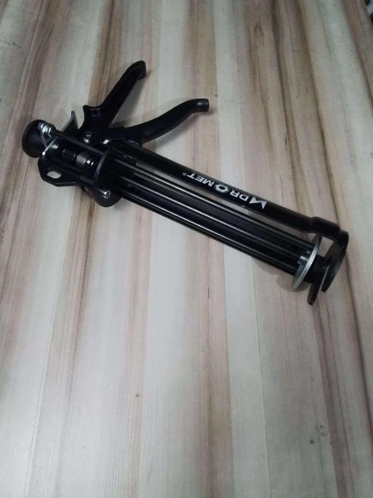 Pistolet do dwuskładnikowej kotwy chemicznej