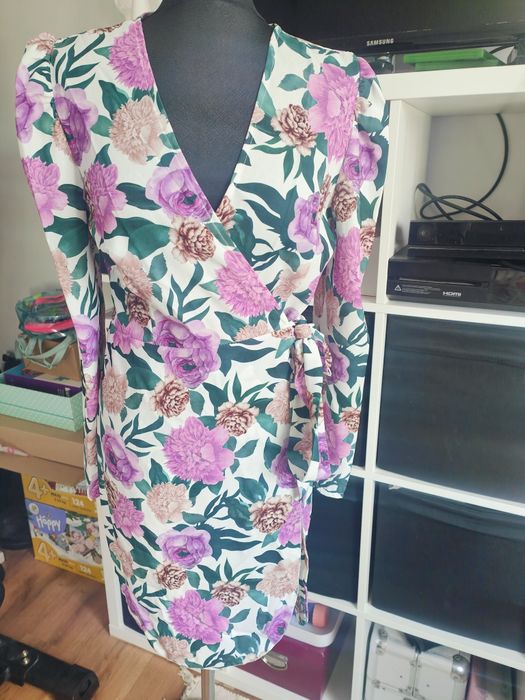 Sukienka kopertowa kwiaty