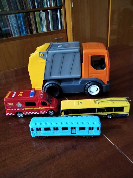 Іграшковий транспорт для хлопчиків