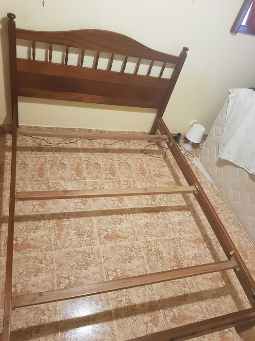 Vendo estrutura de cama antiga