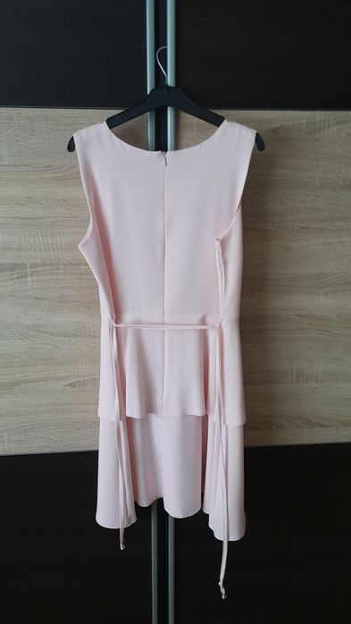 Sprzedam pudrowo różową sukienkę
