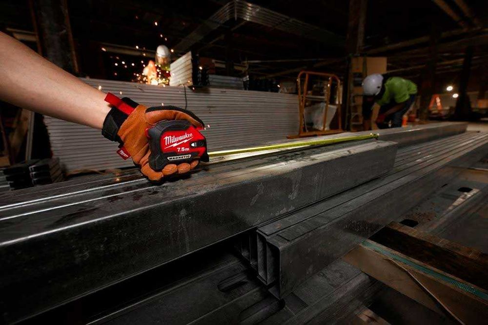 Рулетка метрична Milwaukee з LED підсвіткою