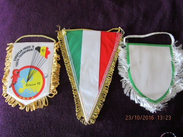 Conjunto de 6 pequenos galhardetes de equipas Estrangeiras