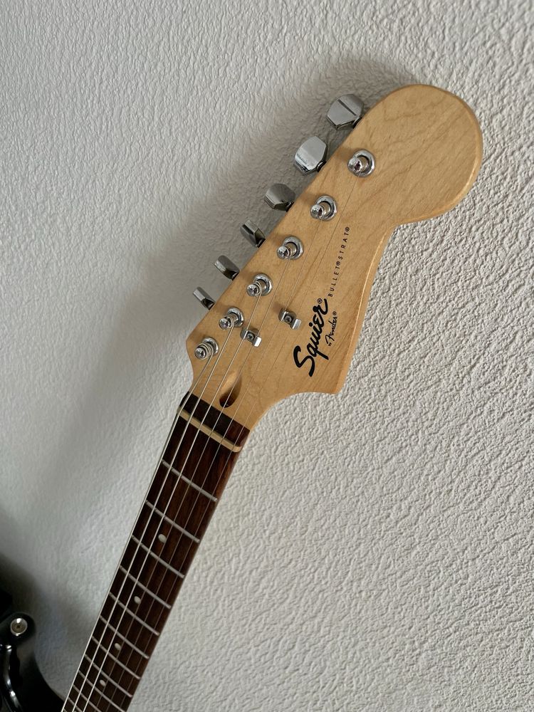 Zestaw gitara elektryczna Squier + wzmacniacz Peavey Rage 258 combo