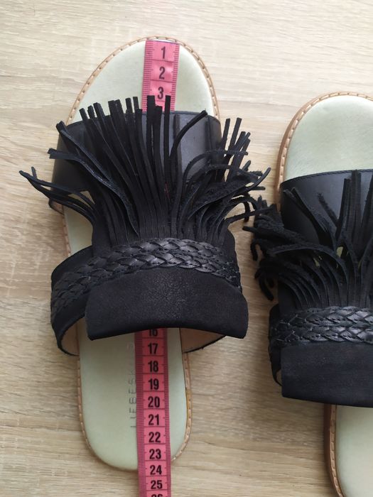 Liebeskind Німеччина 37p. оригінальні шкіряні шльопанці сандалі