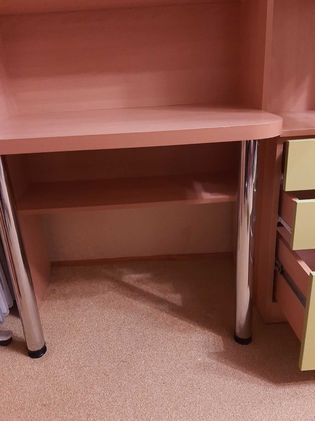 Шкаф (стенка)со столом для школьников б/у в идеальном состоянии дешево