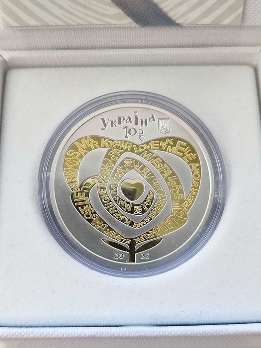 Срібна монета " Сила кохання"  2025 р. 1 ун. срібло 0.925. Позолота