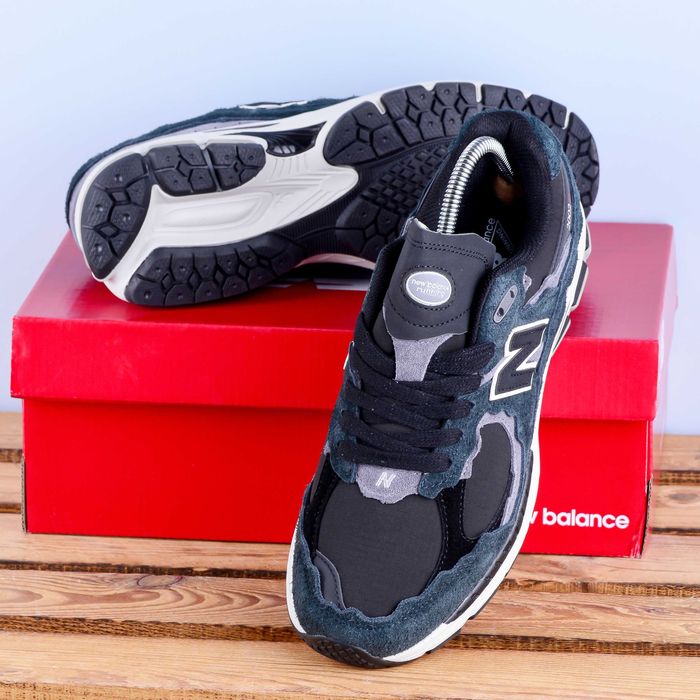 (2007) Чоловічі Кросівки New Balance 2002R сірі з білою підошвою