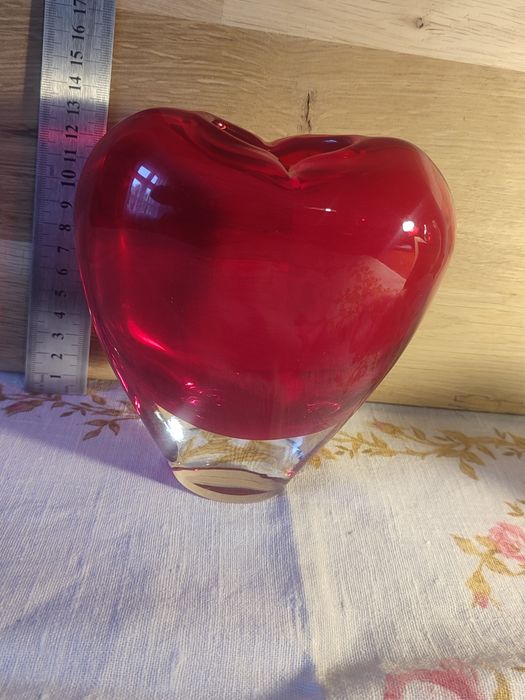 Szklany wazon w kształcie serca