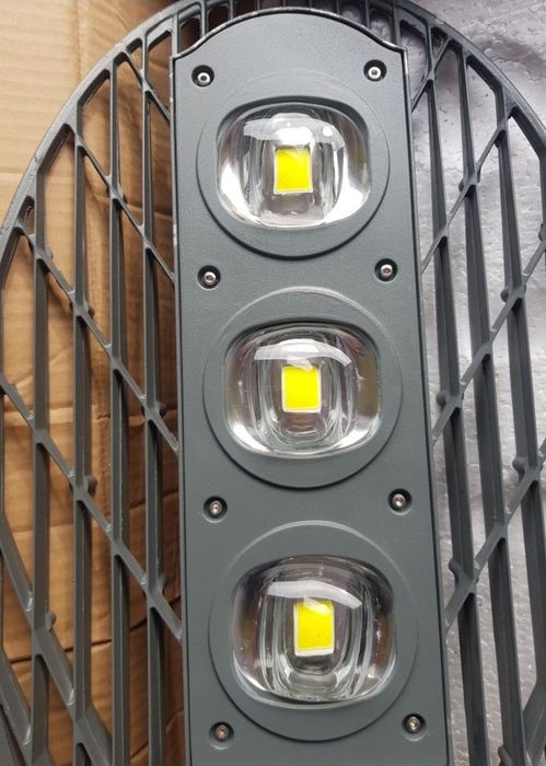 Ліхтар вуличний консольний