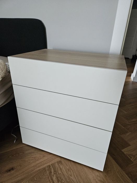 Komoda BESTA IKEA z czterema białymi szufladami.

Stan idealny

Szer.