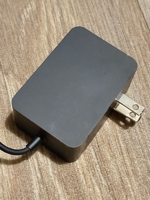 Zasilacz ładowarka Microsoft Surface model 1512 12V 2A