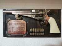 Quadro/Display para replica de revolver Remington 1875 em madeira