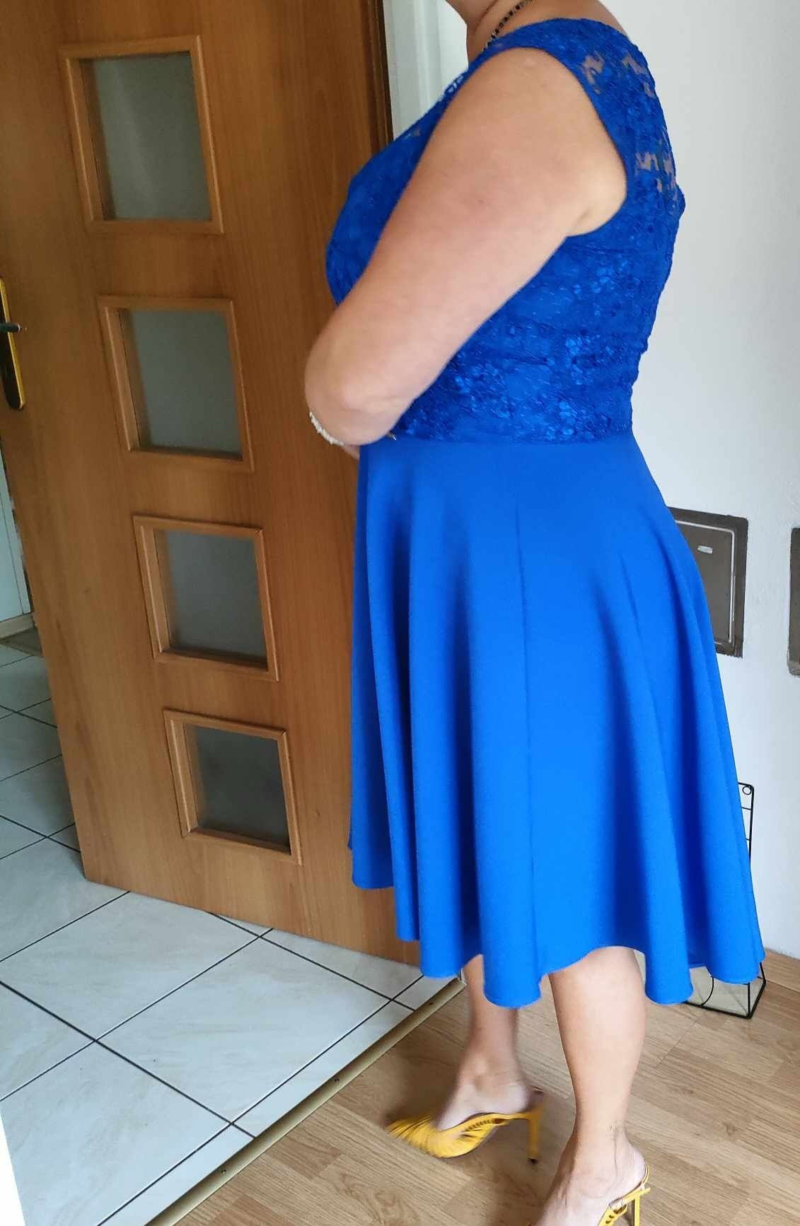 Śliczna sukienka na komunię chrzest wesele