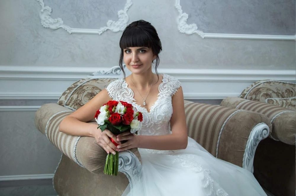 Чудова весільна сукня