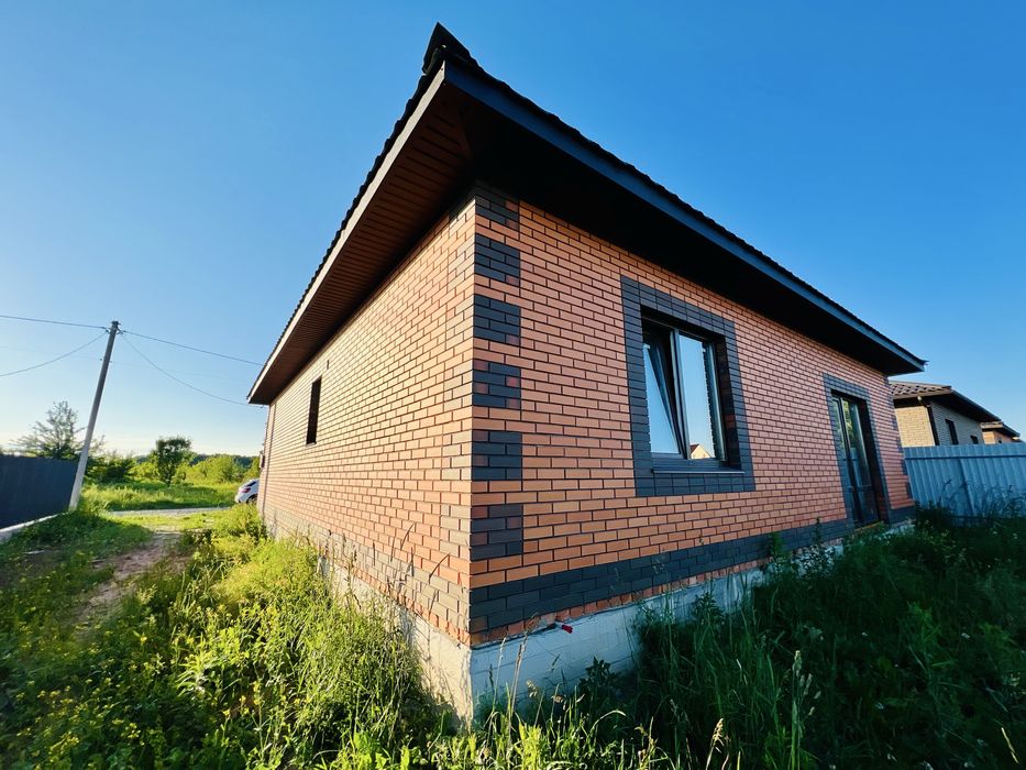 Окремий будинок у новому котеджному містечку