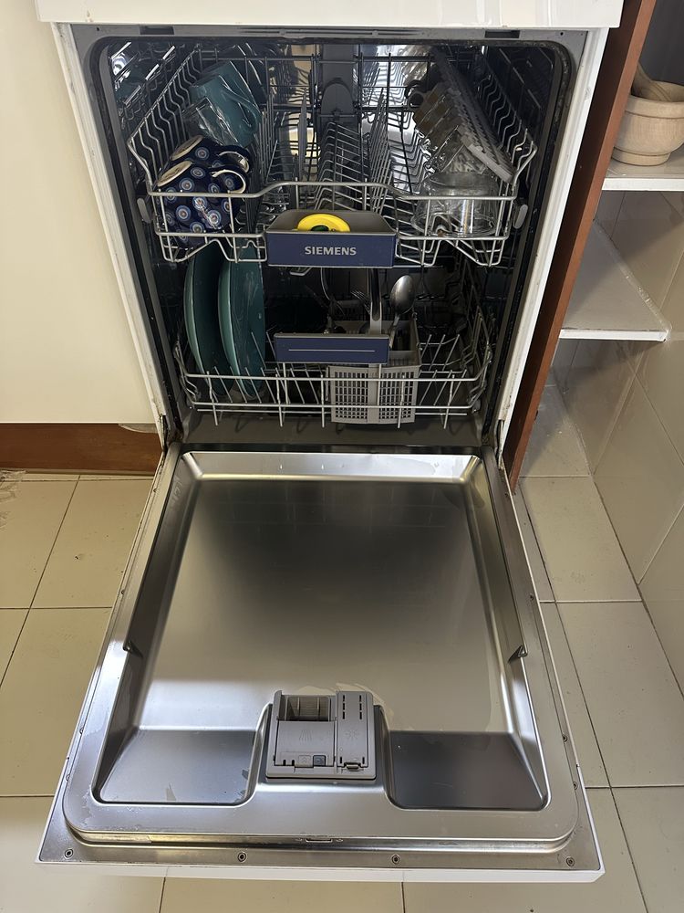 Máquina de lavar loiça Siemens iq300