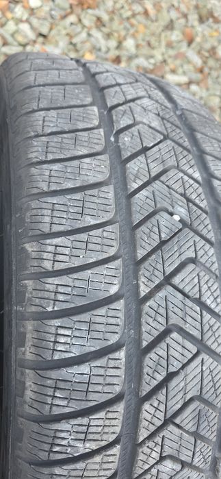 Opony zimowe kpl Pirelli Scorpion Winter 255/45/R20 105V