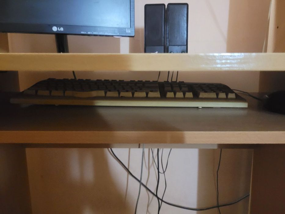 Срочно продам рабочий стол!