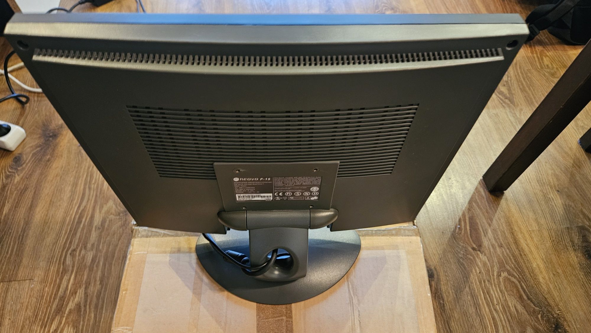 Monitor LCD 15'' AG Lenovo. Pudełko, instrukcja