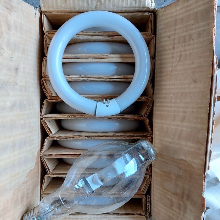 Лампа люминисцентная лбк - 22 круглая новая дри 400