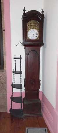 Relógio antigo de Coluna