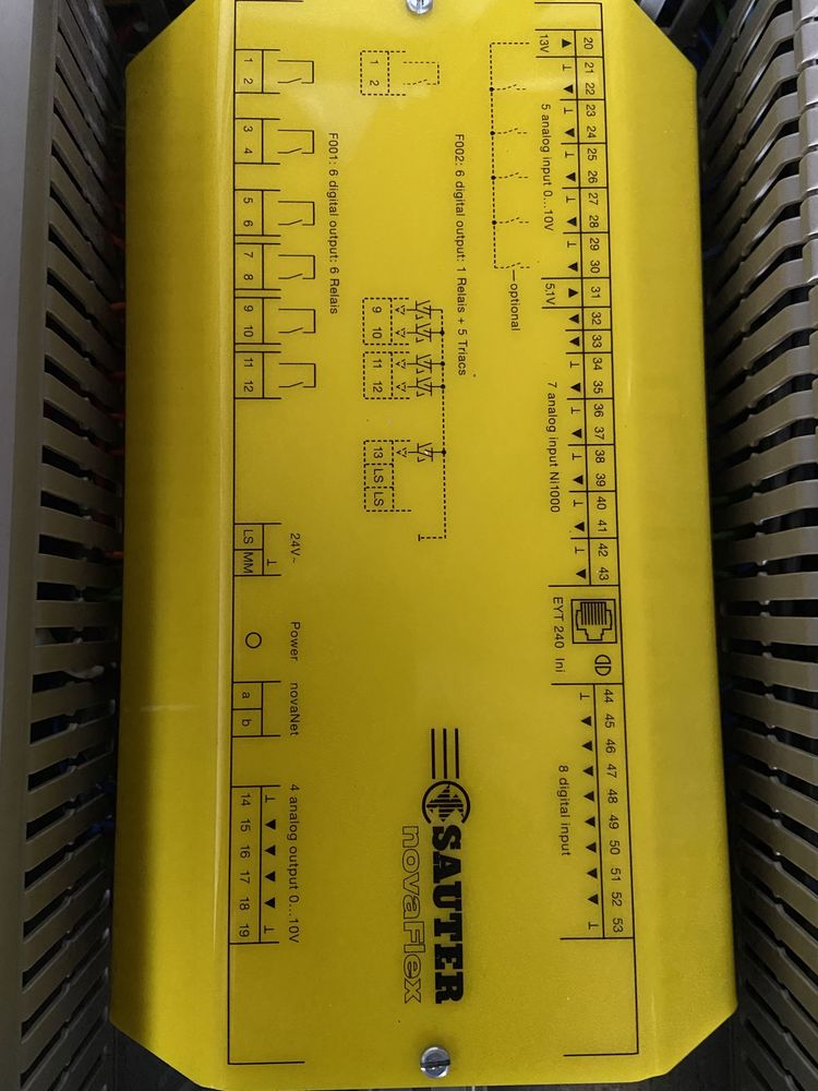Універсальний контроллер Sauter novaFlex EYR 207 F001