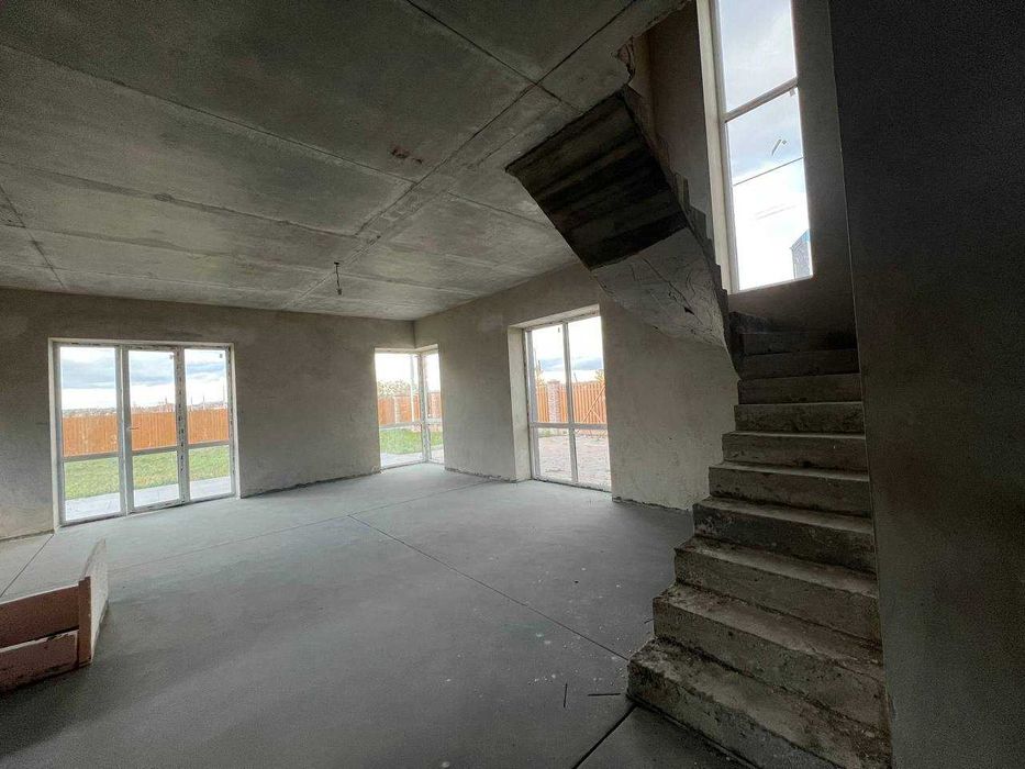 Будинок / 212м2 / біля озера / Чистовий ремонт / Без комісії