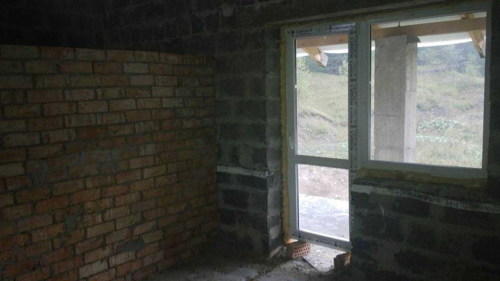 Незавершене будівництвопід готель, гори Вишків