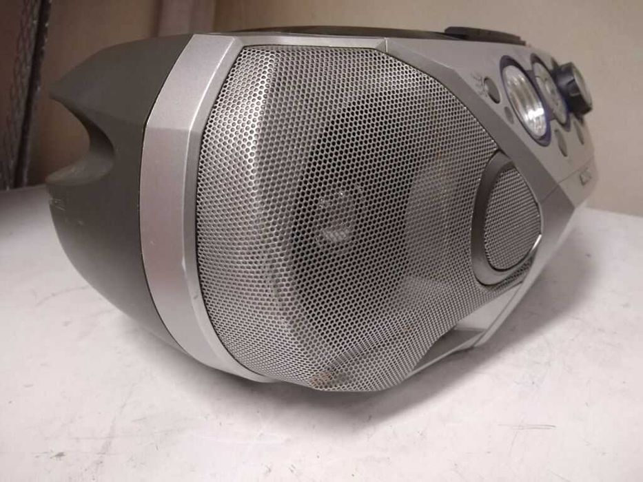 Radiomagnetofon z CD Boombox Philips AZ3068 na części