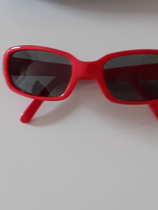 Óculos de sol Chicco 9-18m como novos