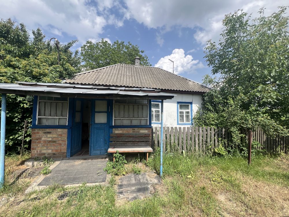 Будинок в центрі села Глибоке