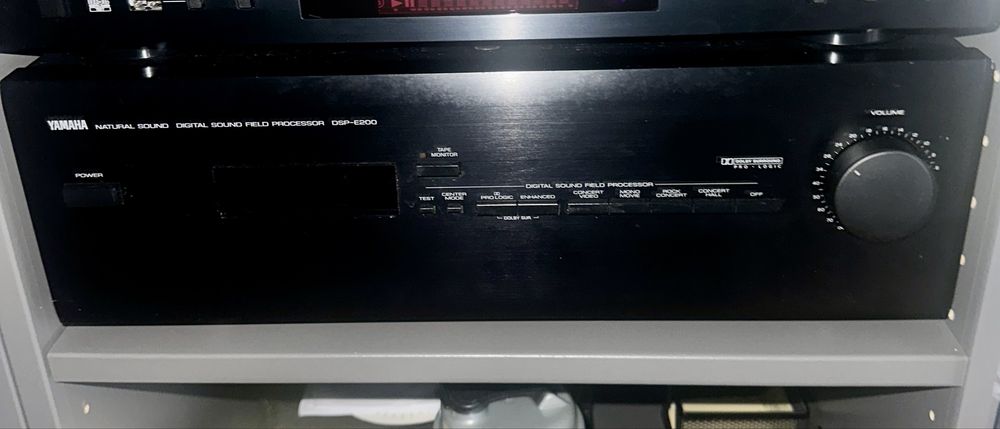 Amplificador yamaha DSP-E-200