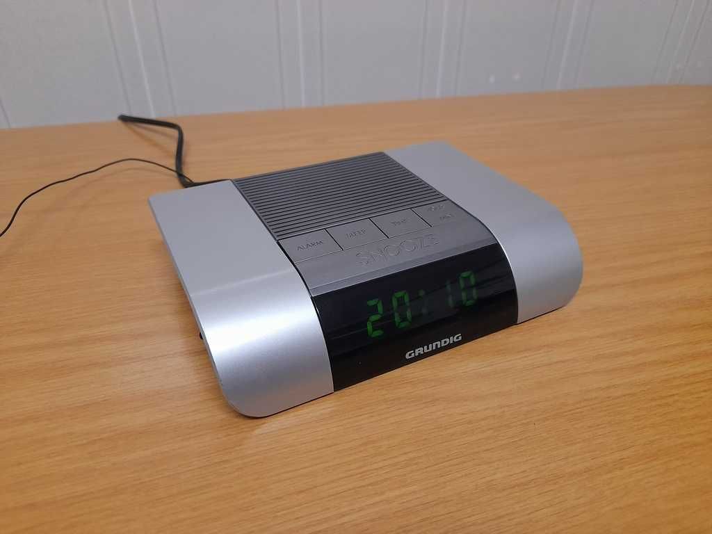 Rádio despertador Grundig