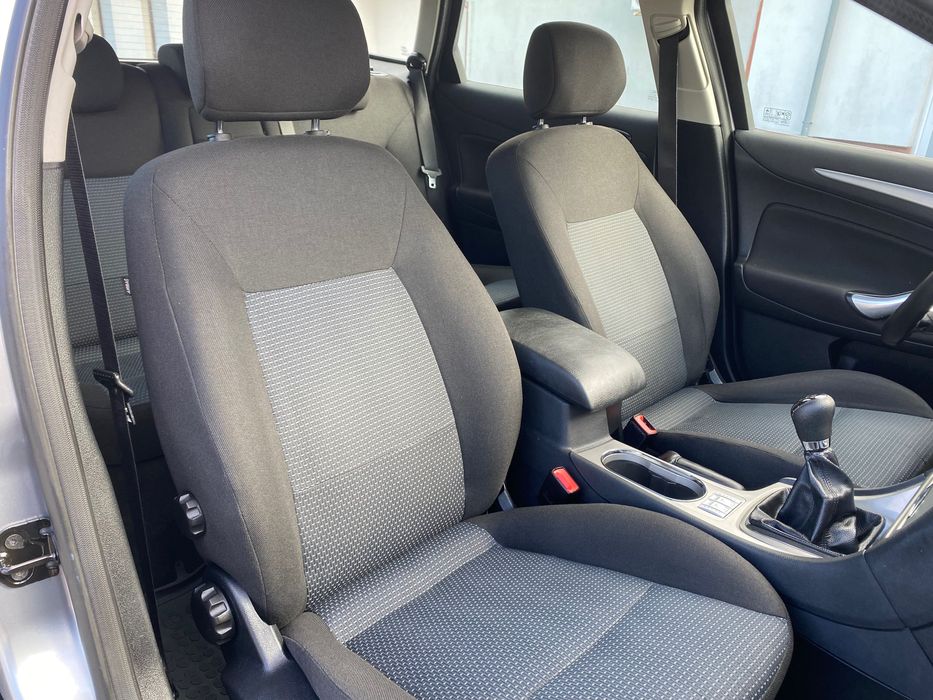 Ford Mondeo 1.6 benzyna niski przebieg zadbany
