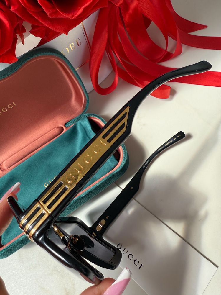 Czarno złote okulary przeciwsłoneczne Gucci GG0900S