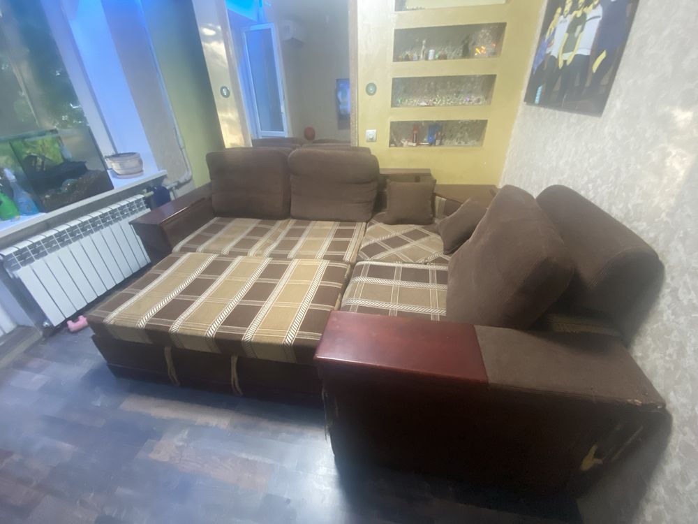 Диван угловой бу продам