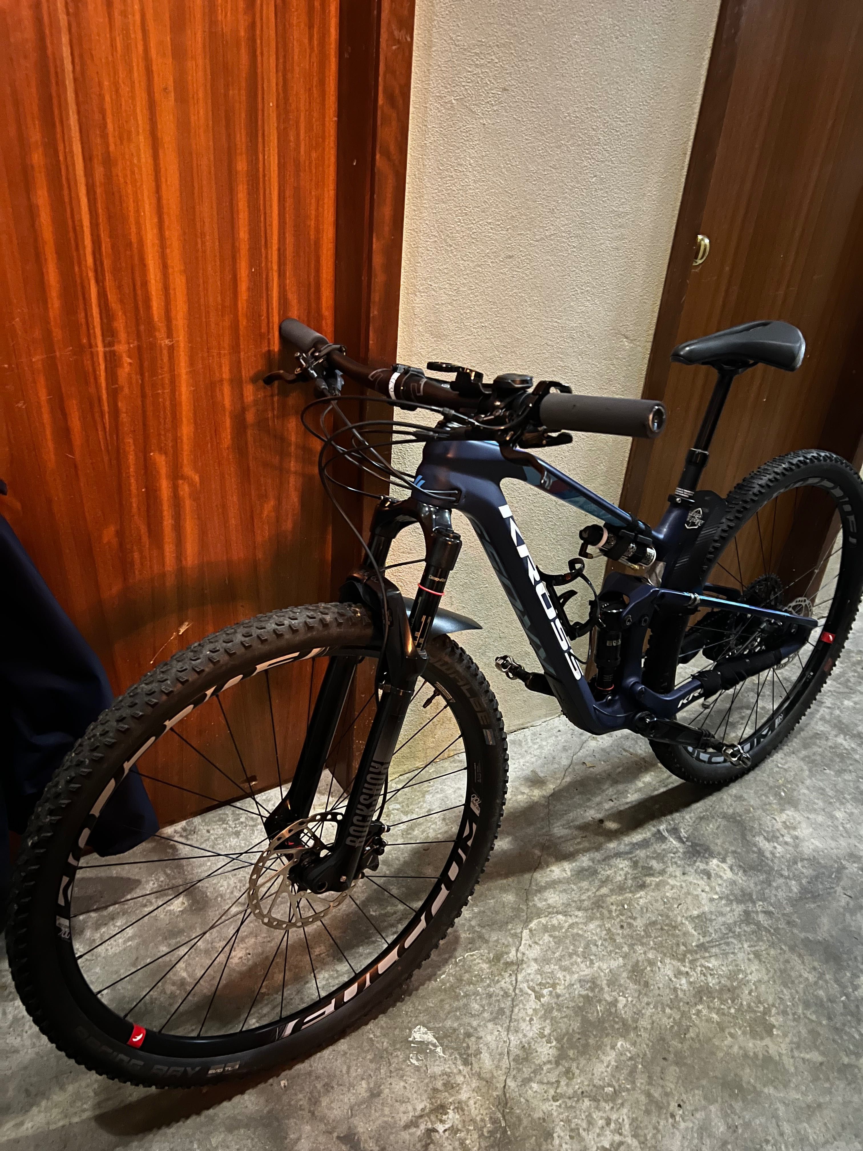 Bicicleta Kross Earth Tokyo Carbono Suspensão Total