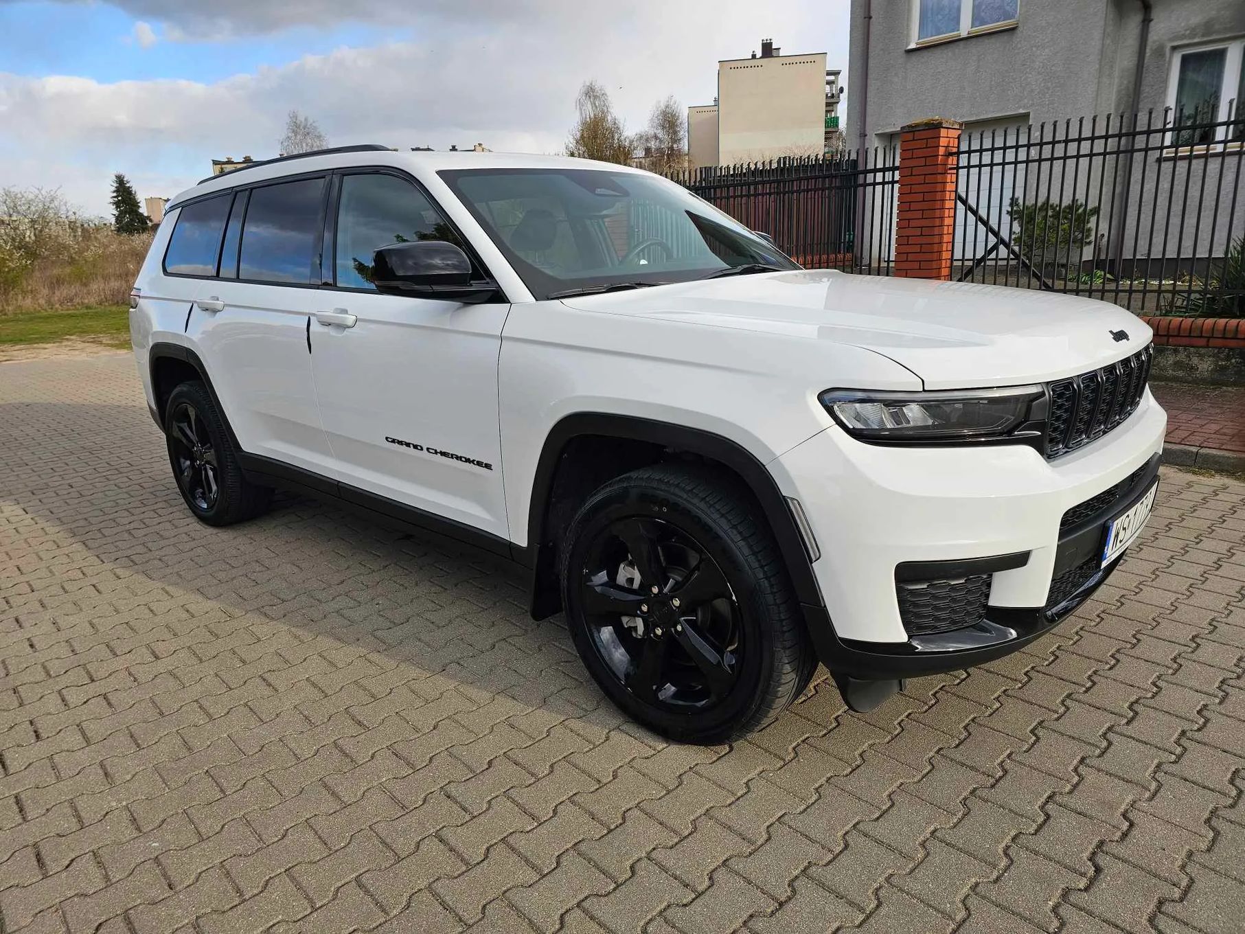 Jeep Grand Cherokee Wersia 6-osobowa wydłużana , bogate wyposażenie, black edition