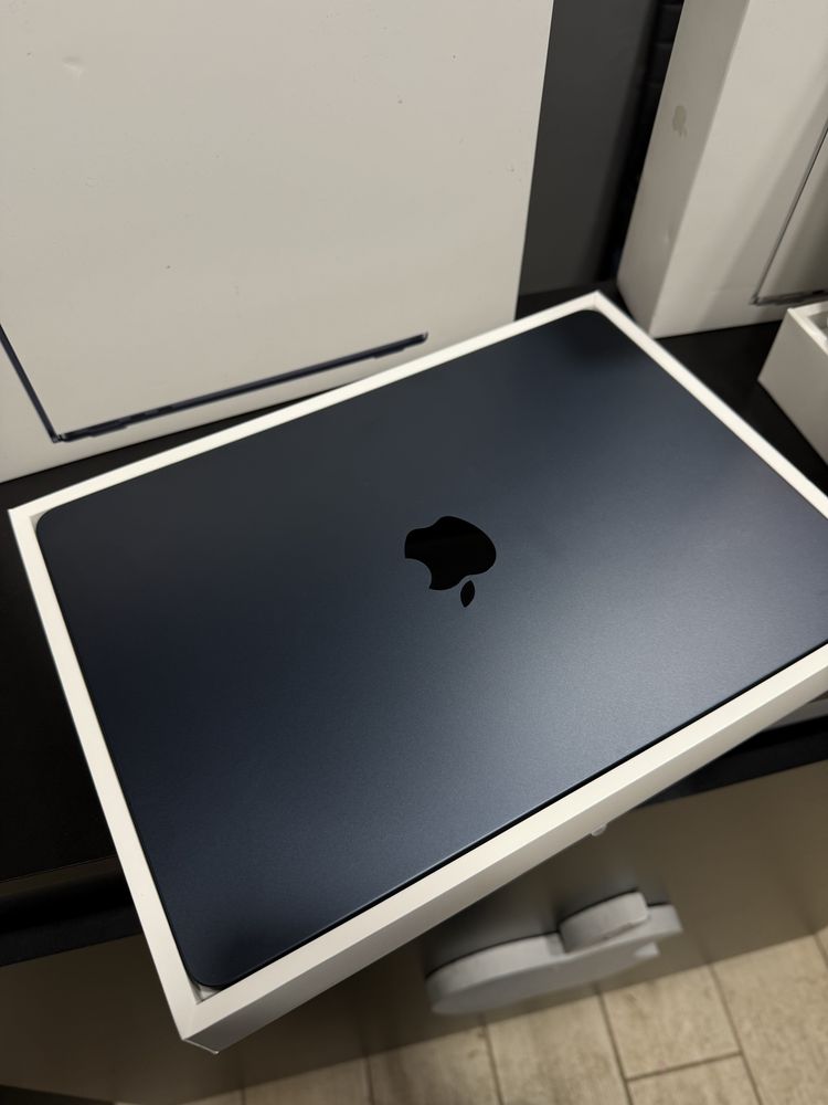 New Open Macbook Air M2 16/256gb midnight, space