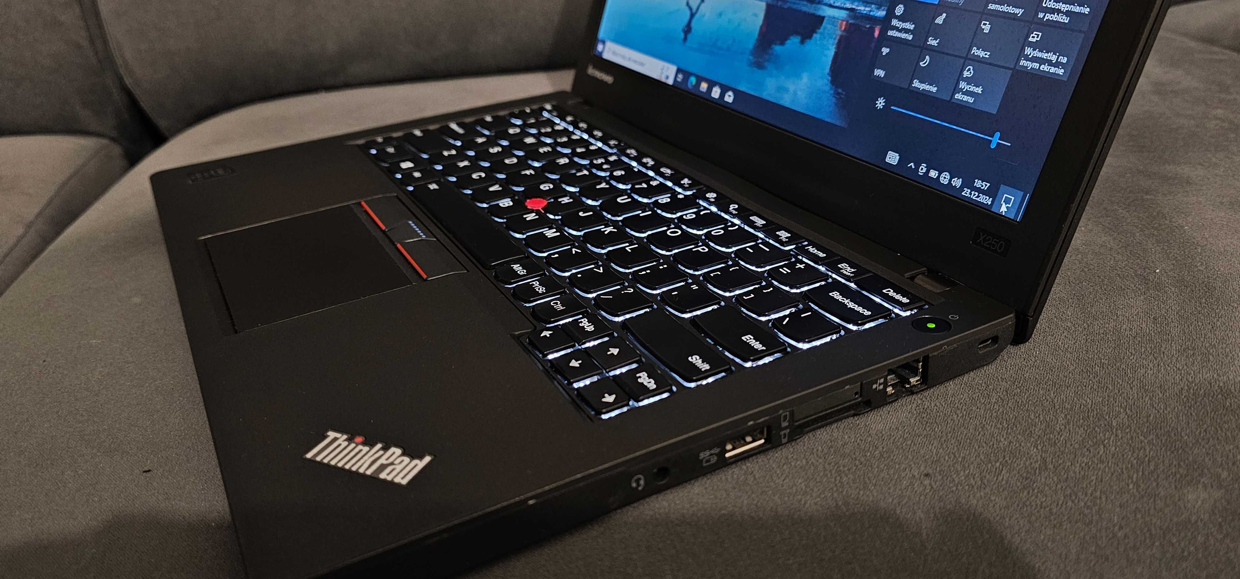 Lenovo Led/HD+/Win10pro/4G-LTE/Ram8/1TB SSD/WiFi/HDMI/BAT 3 Godzin