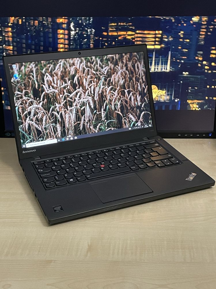 -  ThinkPad T440s / i7 (4 gen) / 8 RAM / 256 SSD