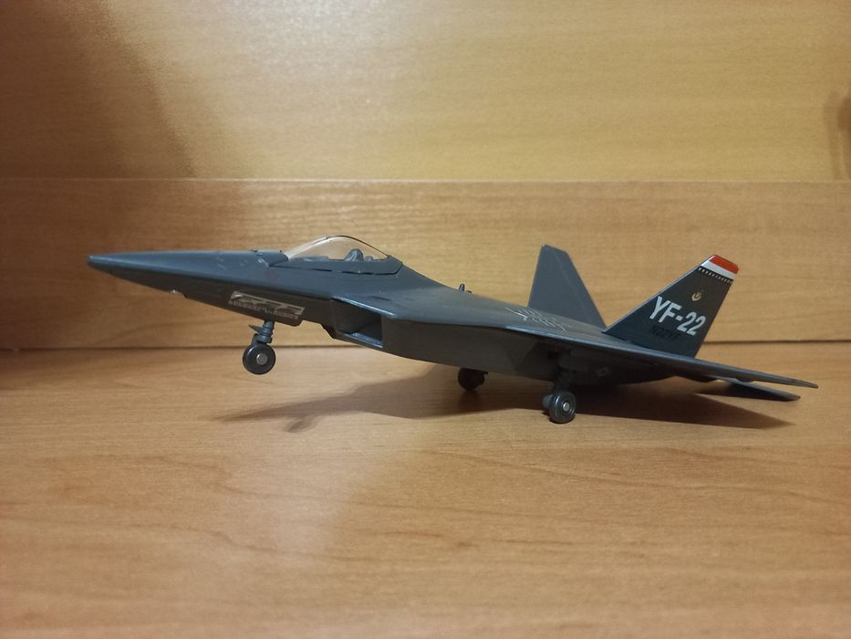 Модель літака F 22